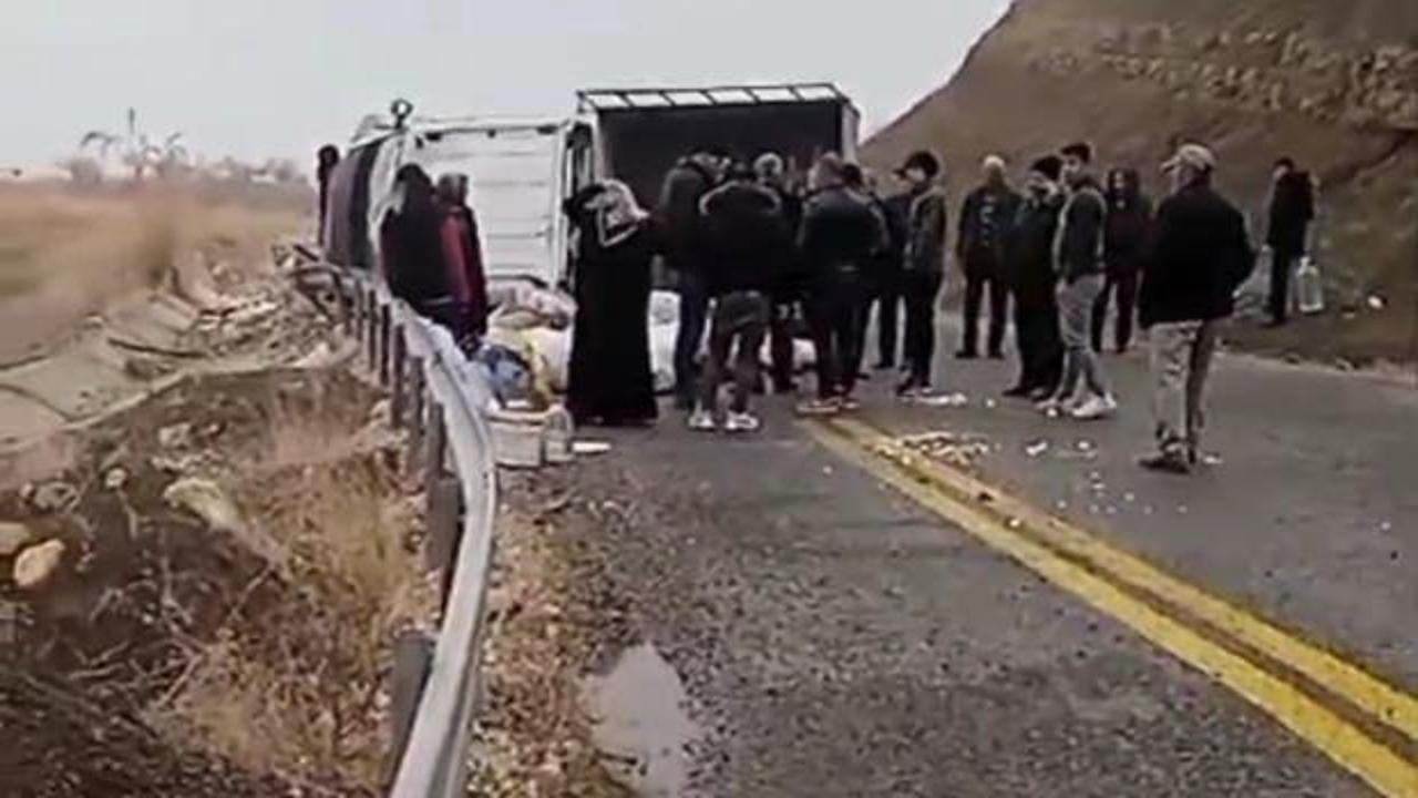 Siirt’te kontrolden çıkan kamyonet devrildi!