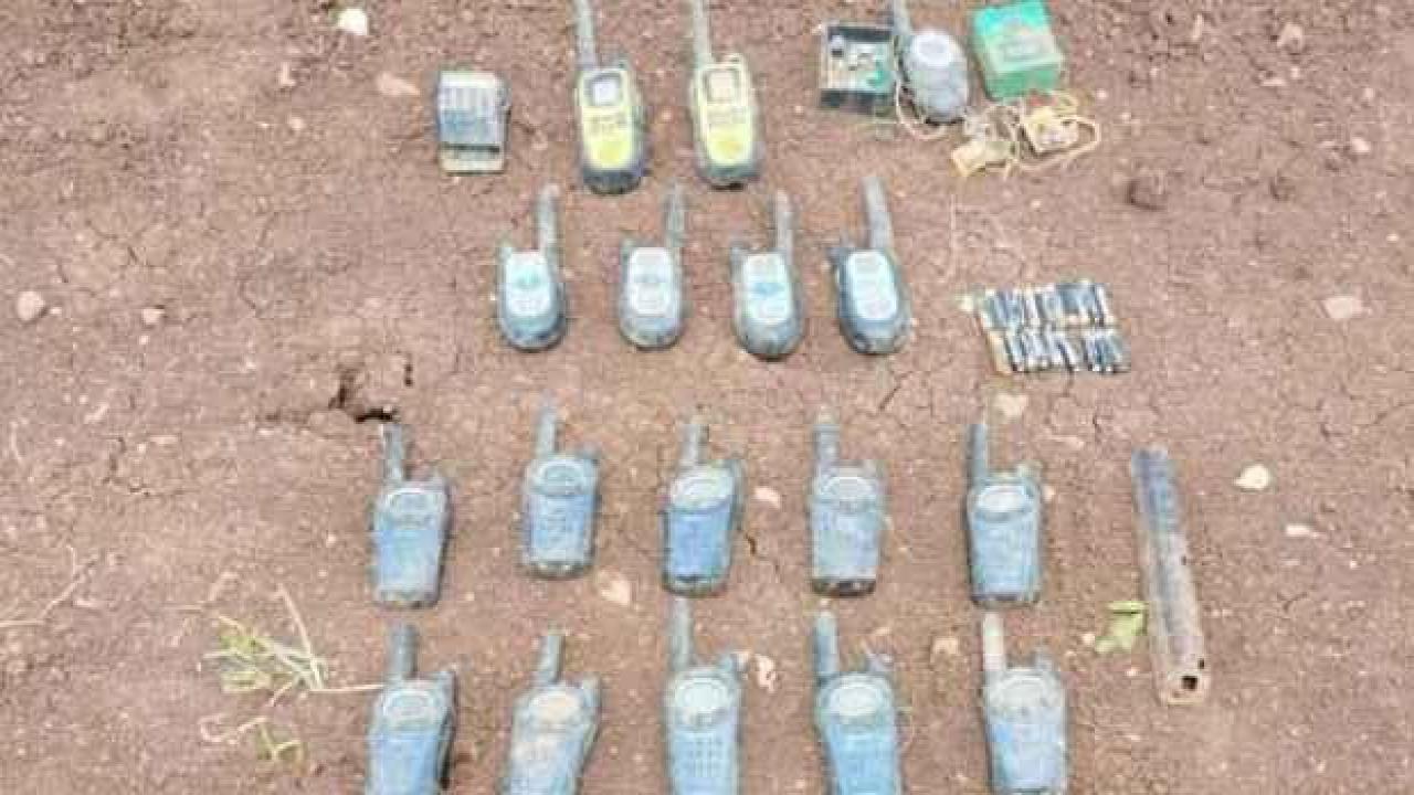 Siirt’te, sığınakta PKK'nın 18 el telsizi ele geçirildi