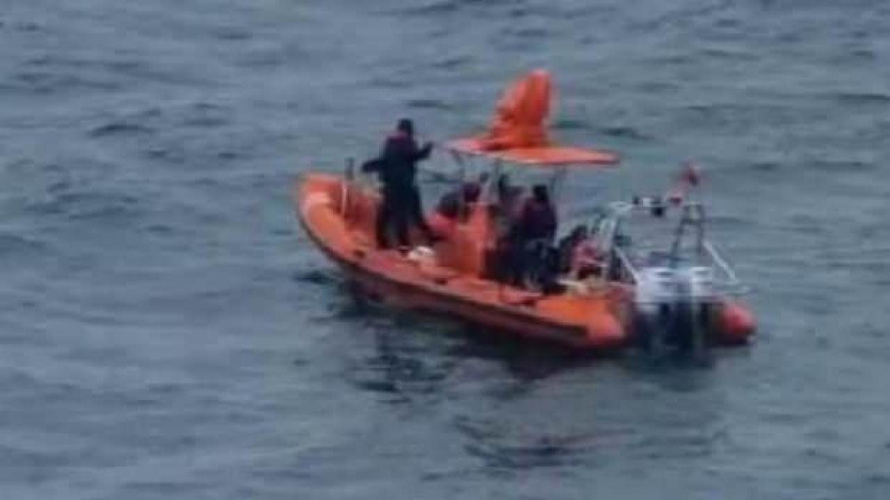 Şile'de denizde mahsur kalan kanocuları sahil güvenlik ekipleri kurtardı