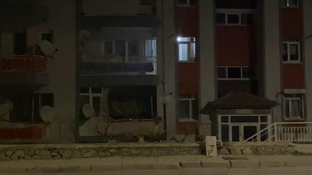 Sinir krizi geçirdi: Balkondan tencere, bıçak fırlattı