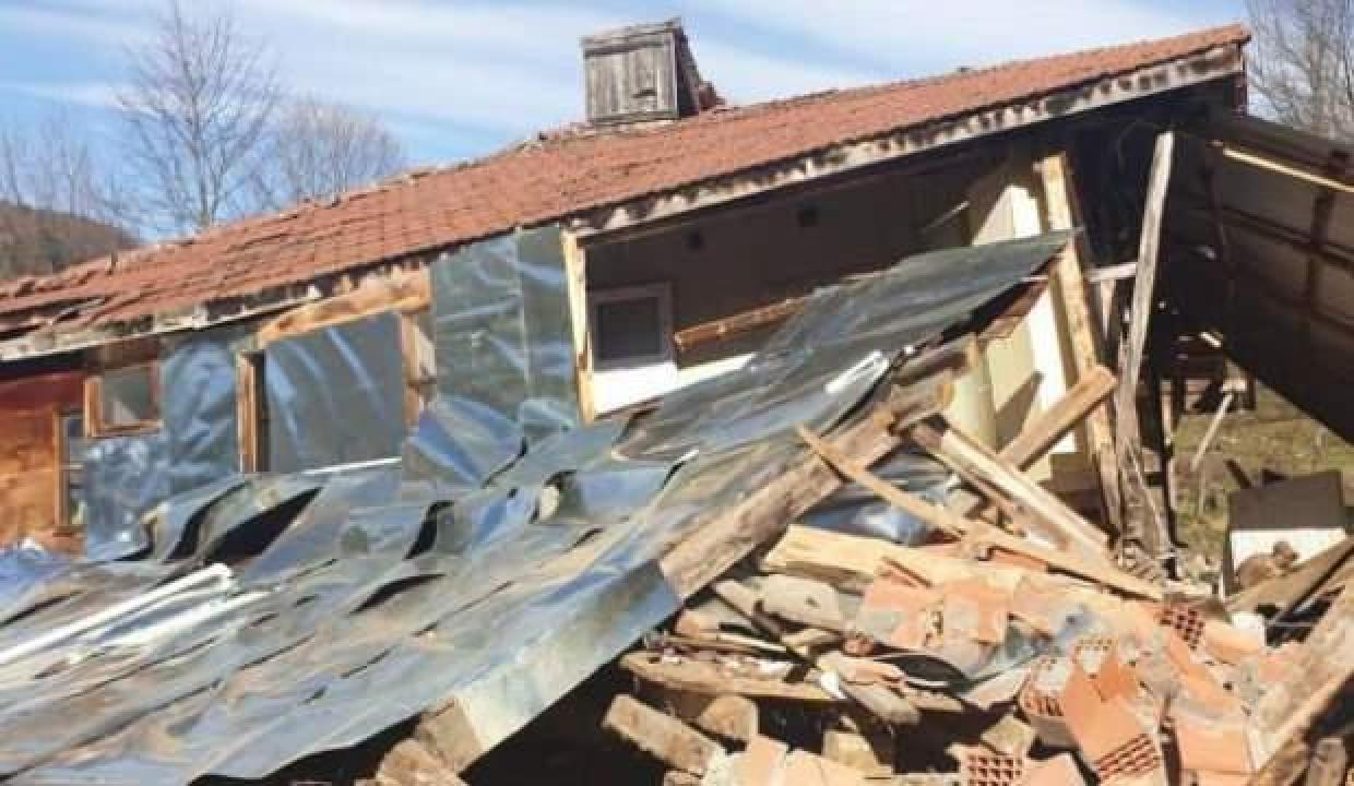 Sinop'ta heyelan: 6 ev hasar gördü