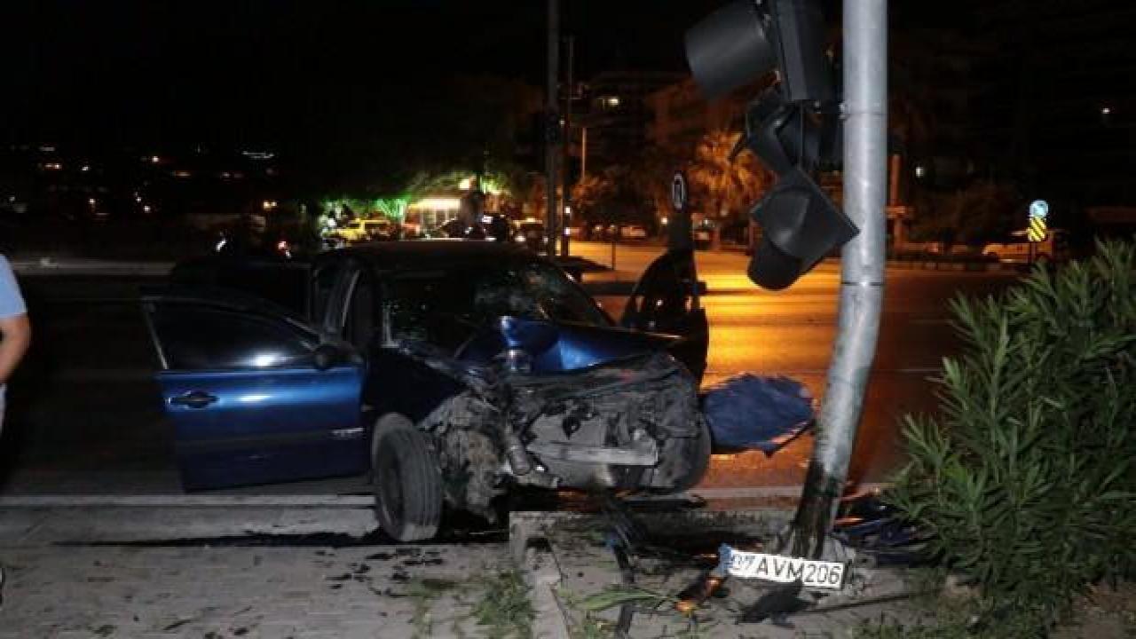 Sinyalizasyon direğine çarptı: 22 yaşındaki genç sürücü hayatını kaybetti