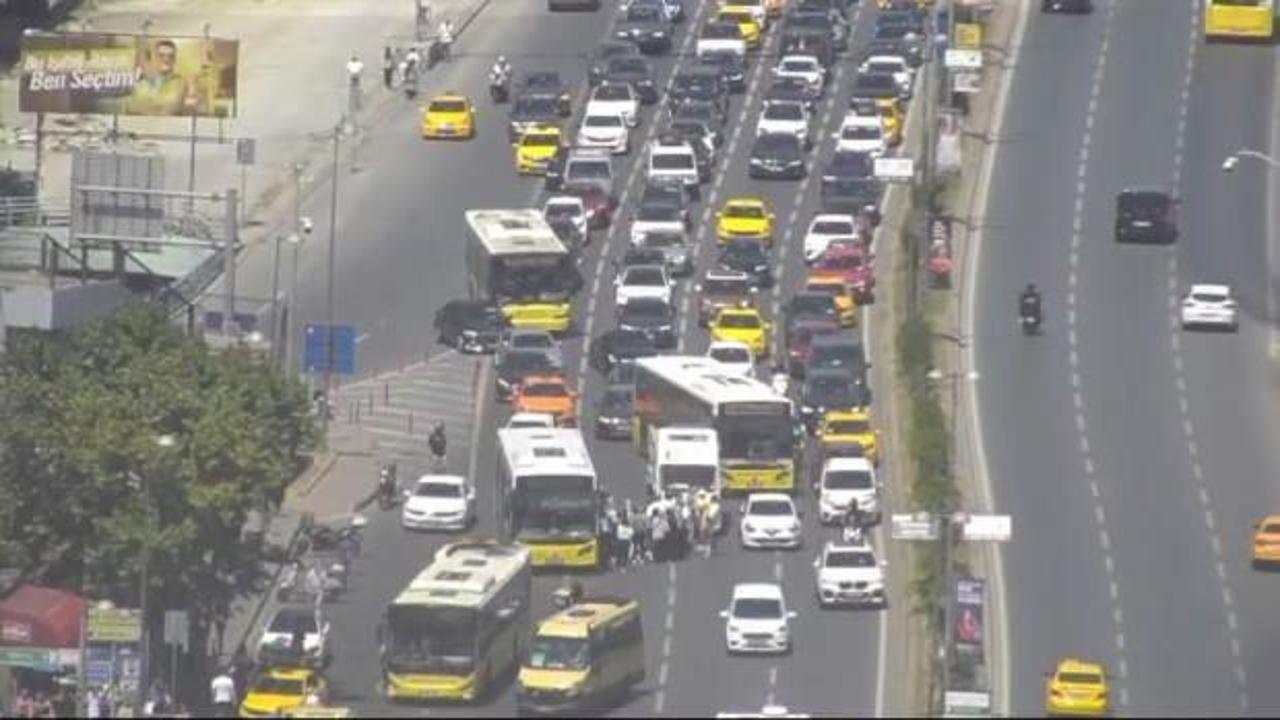 Şişli’de sara nöbeti geçiren motosiklet artçısı İETT otobüsünün önüne düştü
