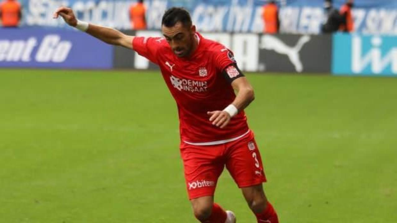 Sivasspor'da Uğur Çiftçi'den 4 yıllık imza