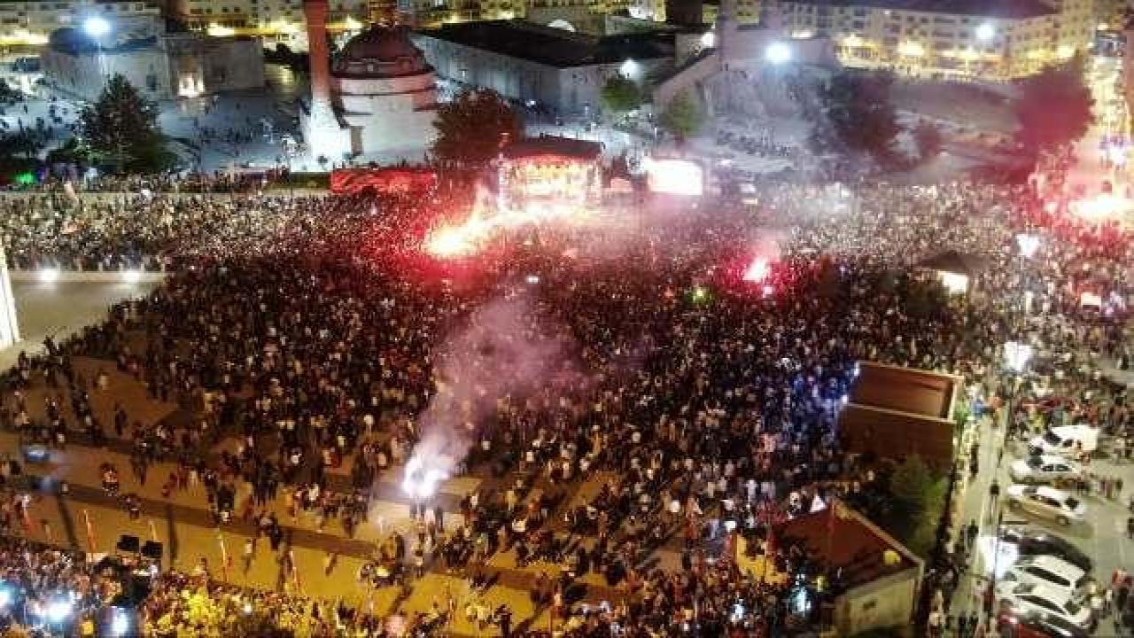 Sivasspor’dan unutulmaz kupa kutlaması!