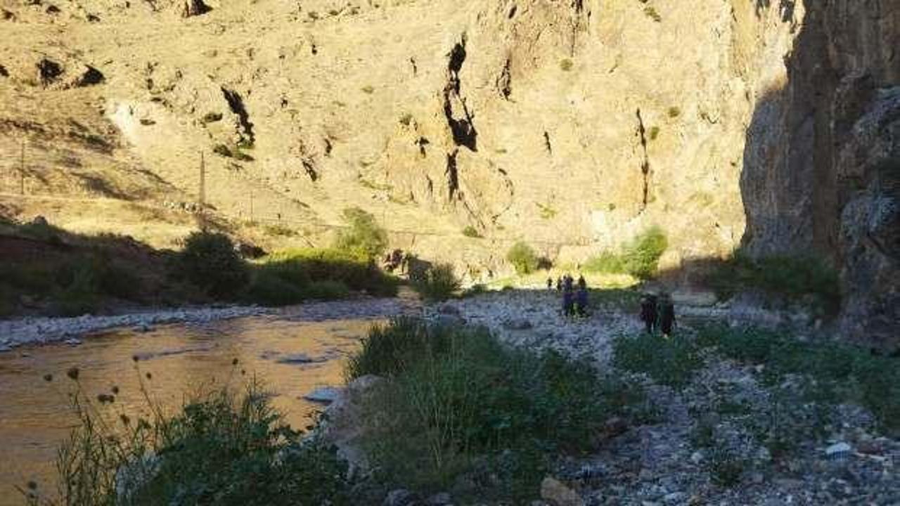 Sivas'ta çaya giren 12 yaşındaki çocuk boğuldu