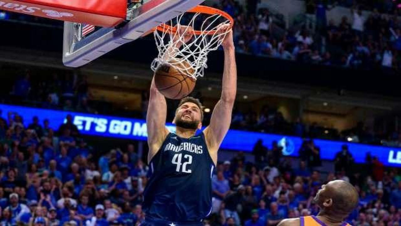 Sixers ve Mavericks, serilerinde eşitliği yakaladı