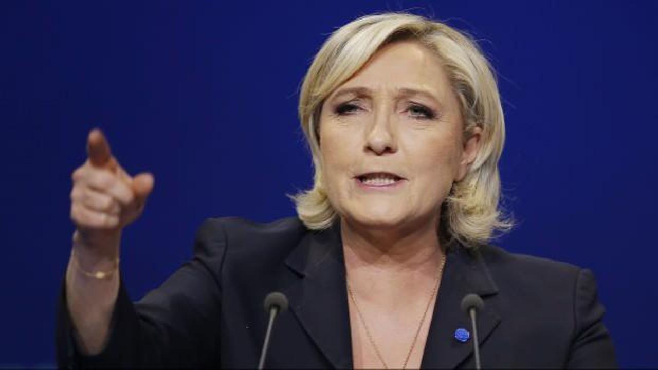 Siyasetten men edilen Le Pen'e bir darbe daha
