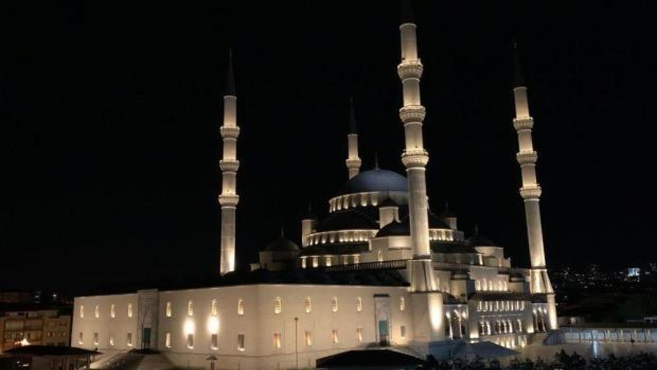 Son dakika: 81 ilde tüm camilerde sela okundu