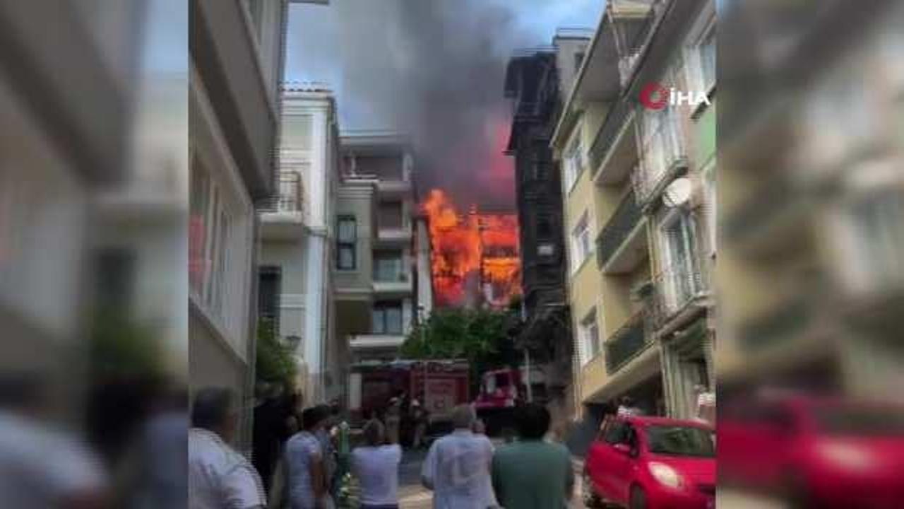 Son Dakika: Sarıyer'de ahşap bir binada yangın!