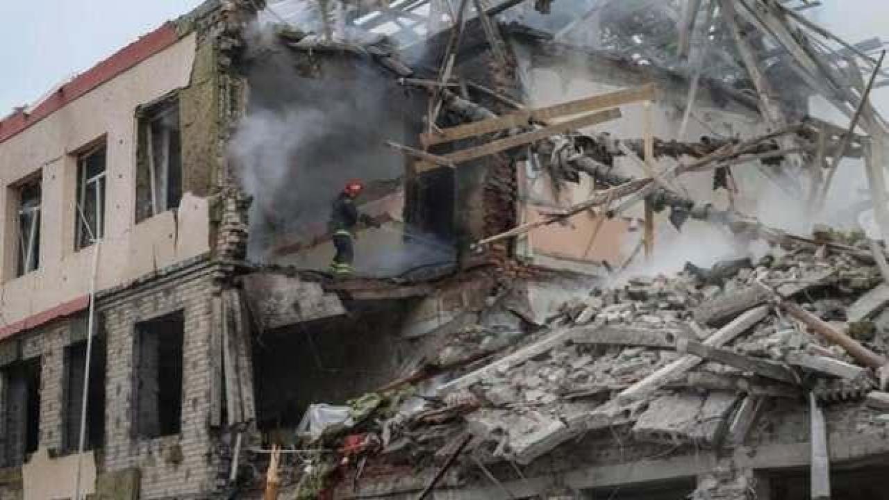 Son Dakika: Ukrayna: Rus füzeleri Donetsk'te otel vurdu, ölü ve yaralılar var