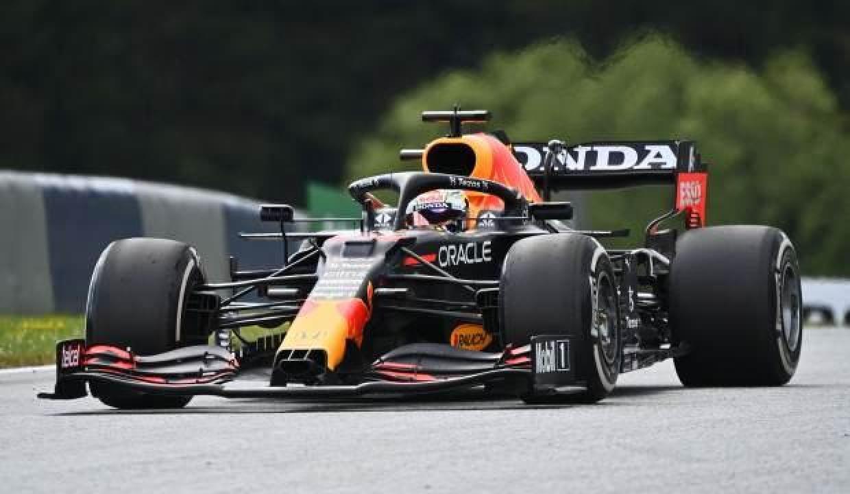 Son dünya şampiyonu sezonun ilk galibiyetini aldı