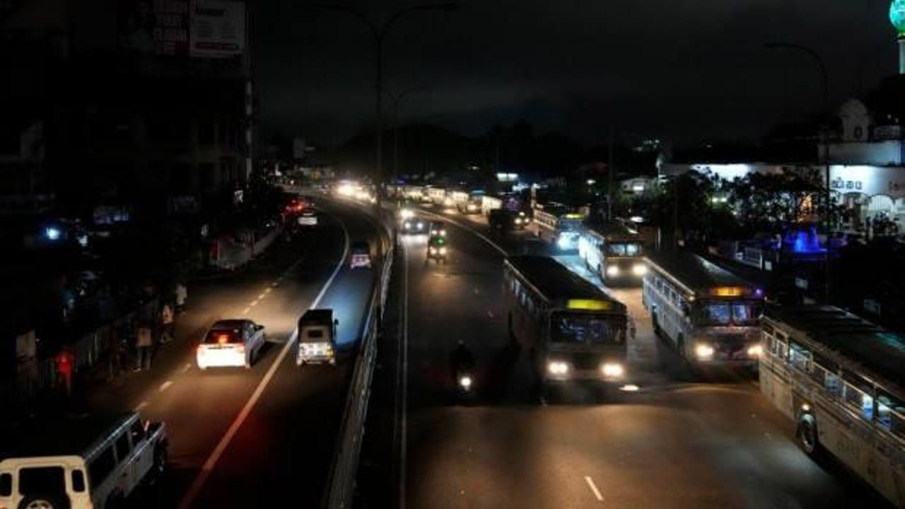 Sri Lanka genelinde saatlerdir elektrik kesintisi yaşanıyor