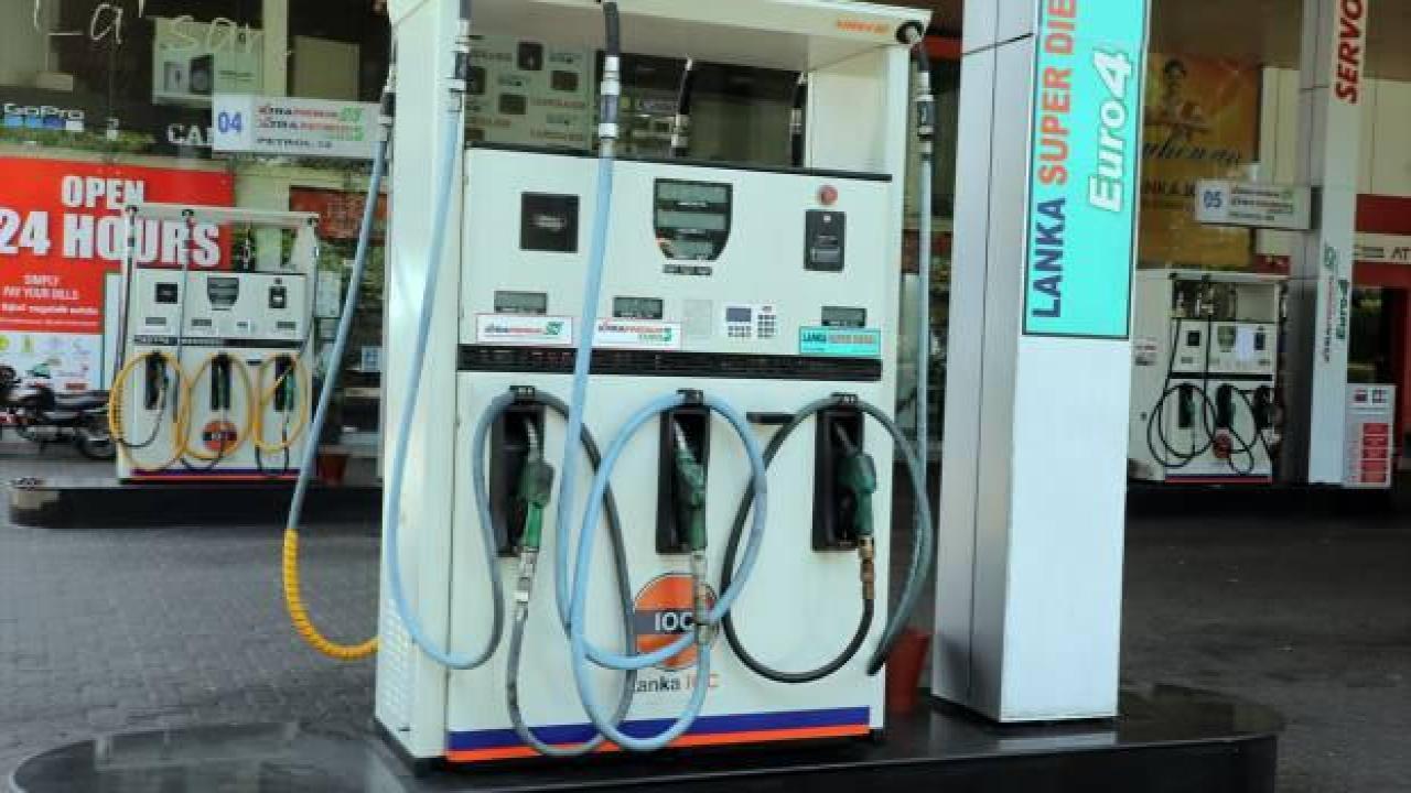 Sri Lanka’da, enerji krizini yönetmek için akaryakıt fiyatları artırıldı