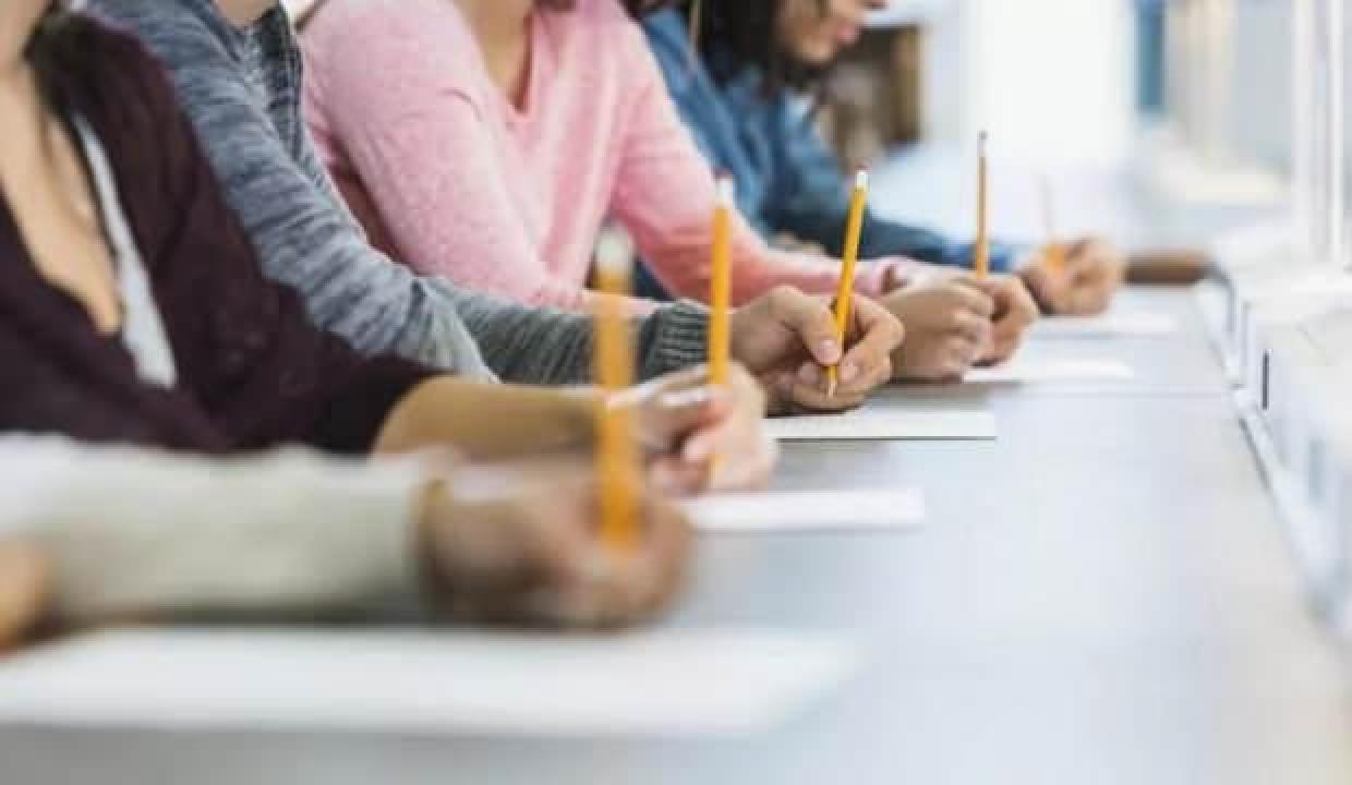 Sri Lanka'da kağıt kıtlığı sebebiyle sınav yapılamıyor