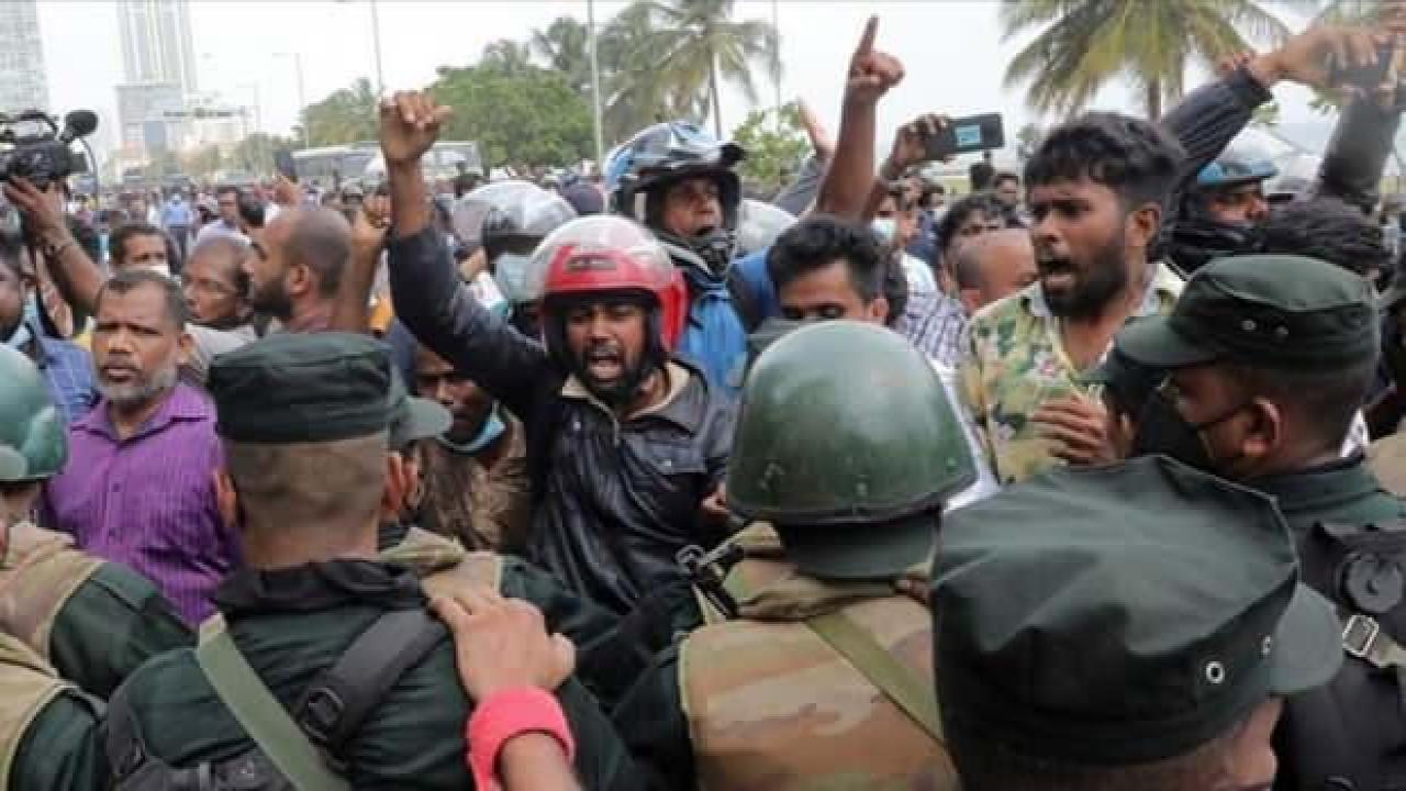 Sri Lanka'da orduya protestoculara ateş emri verildi