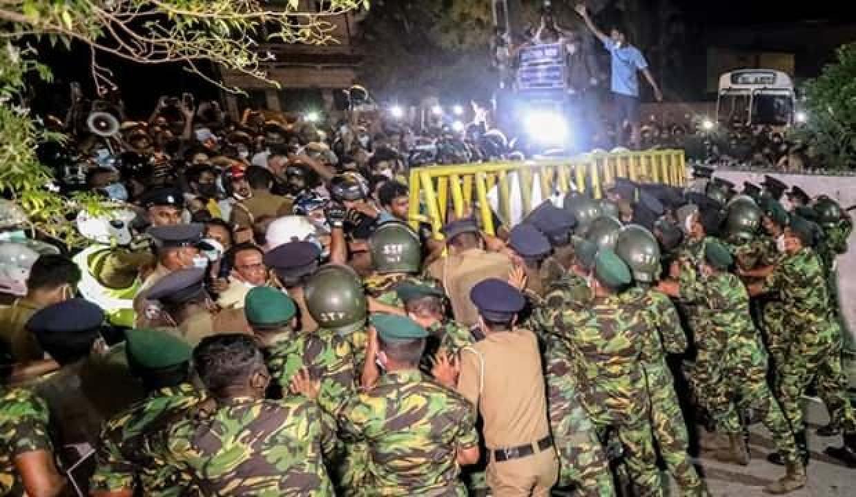 Sri Lanka'da sokağa çıkma yasağına uymayanlara sert müdahale
