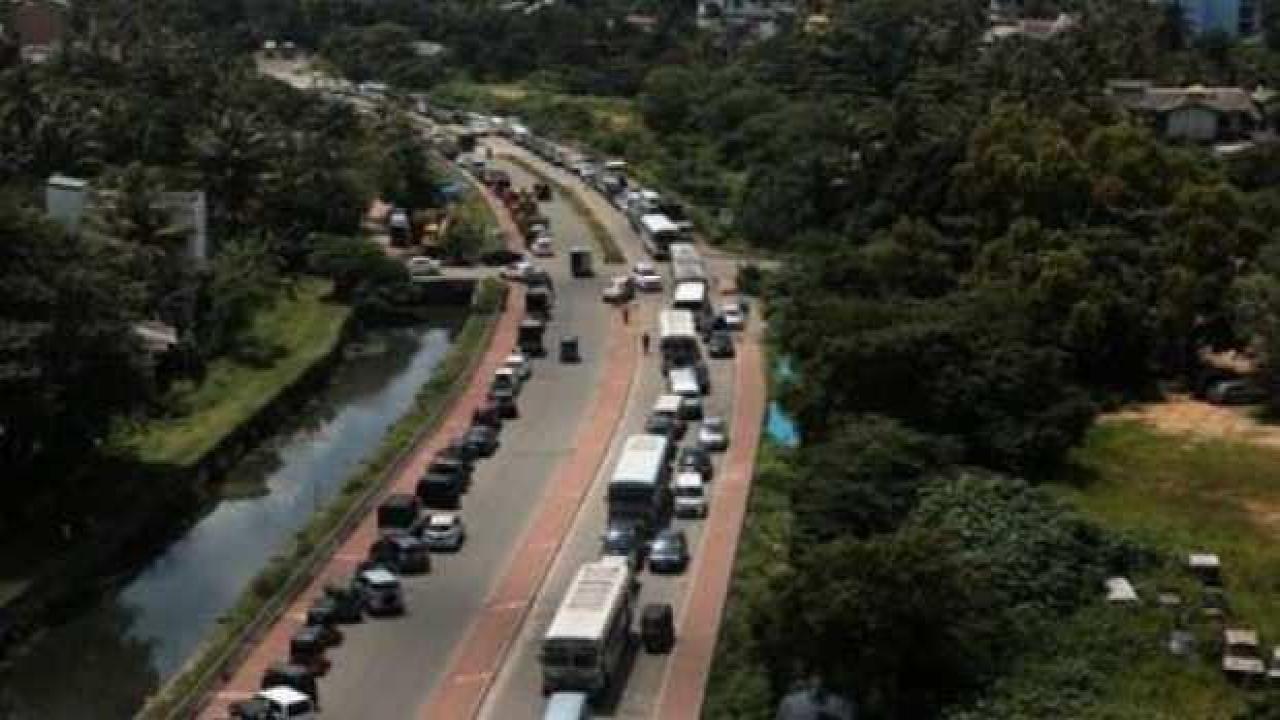 Sri Lanka'ya şimdi de grev darbesi: Elektrikler kesildi