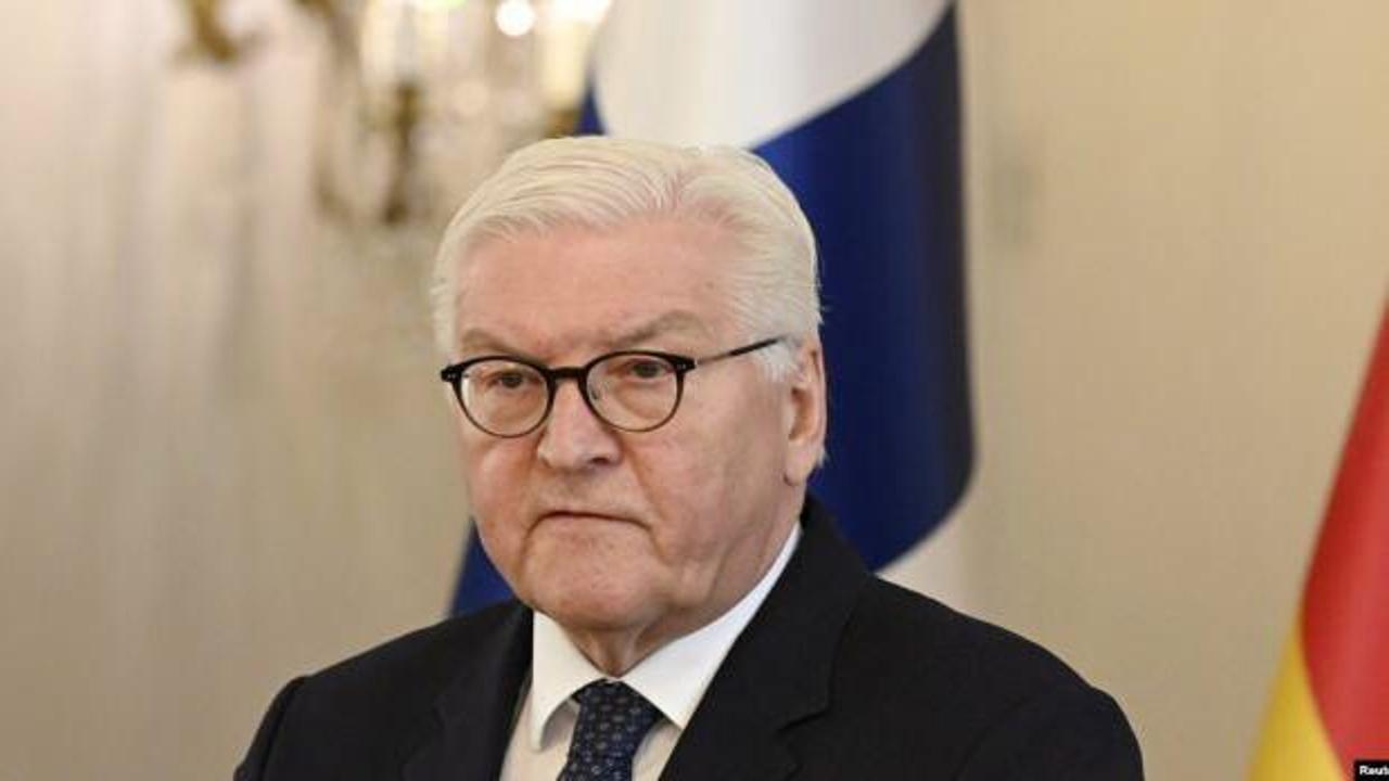 Steinmeier, Katar'a inişinde uçakta 30 dakika bekledi