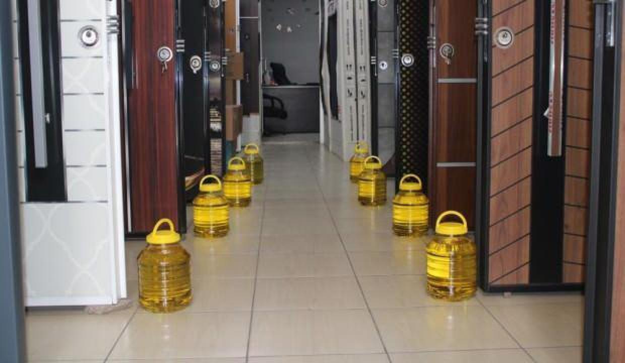 Stokçulara kızdı, kampanya başlattı: 5 litrelik yağ hediye ediyor