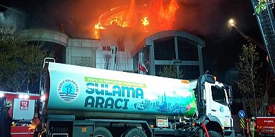 SULTANBEYLİ’NDEKİ FABRİKA YANGININI SÖNDÜRME ÇALIŞMALARINA TUZLA BELEDİYESİ’NDEN DESTEK