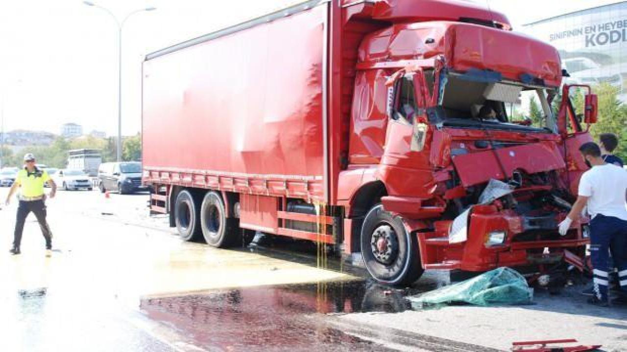 Sultanbeyli'de iki kamyon çarpıştı: 1 ölü