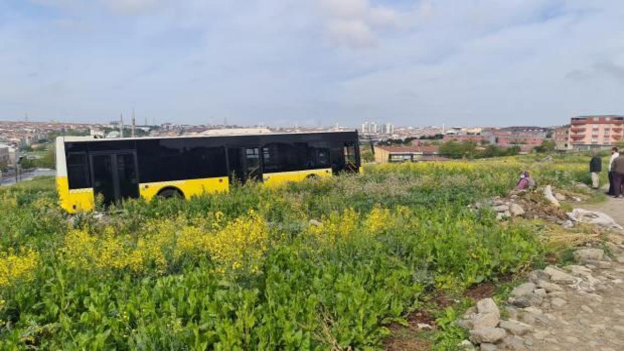 Sultangazi'de İETT otobüsü araziye uçtu
