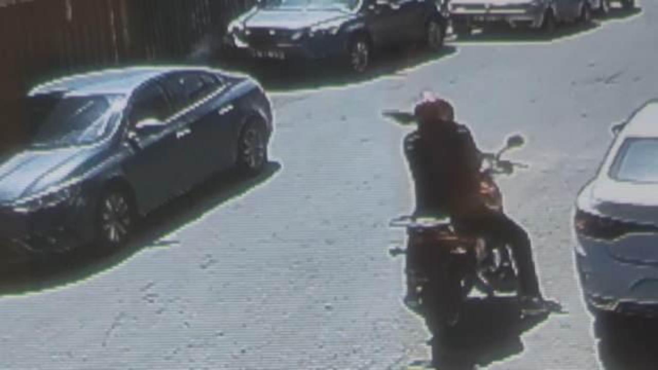 Sultangazi’de motosikletliden otomobile kurşun yağmuru