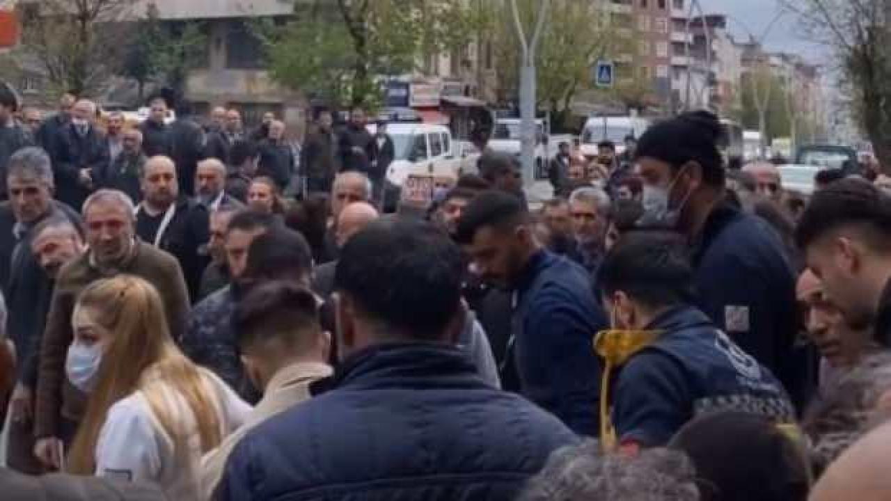 Sultangazi’de silahlı kavgada durakta bekleyen kadın vuruldu