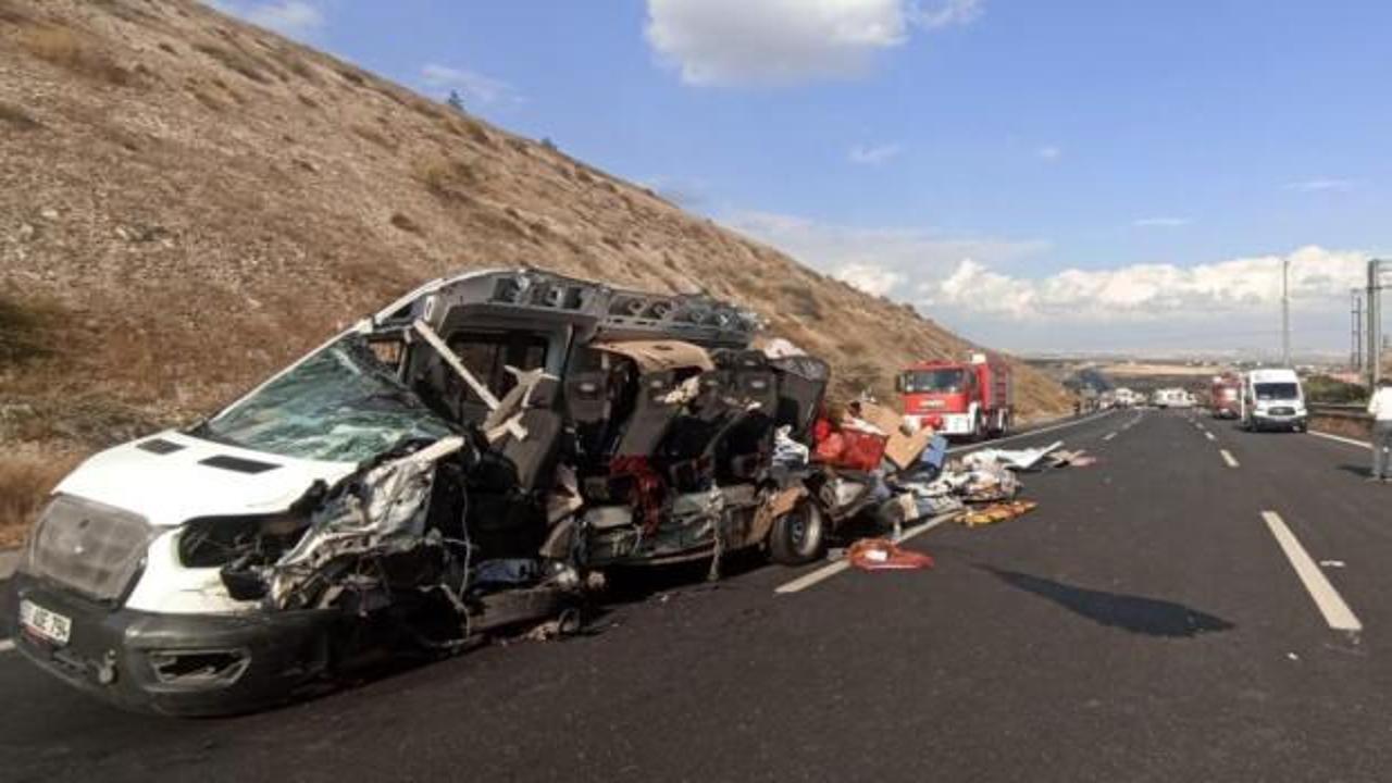 TAG Otoyolu'nda feci kaza: 5 ölü, 17 yaralı