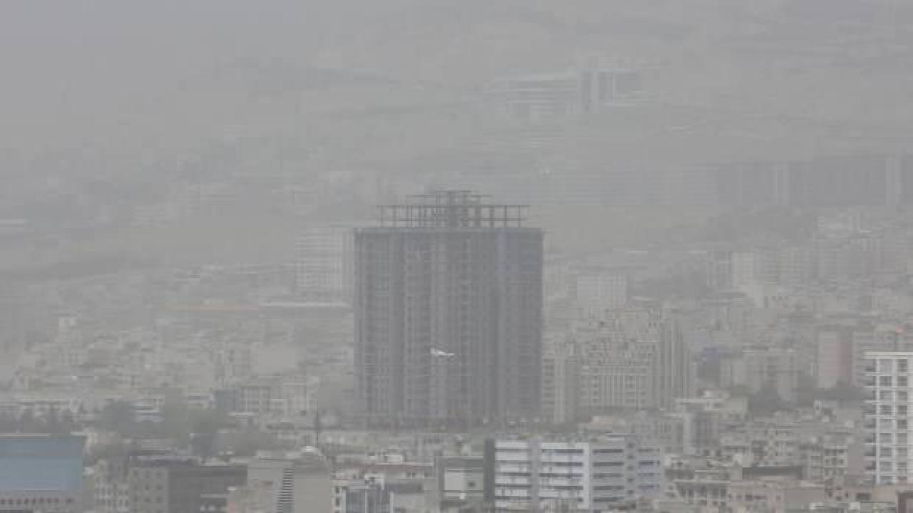 Tahran'da okullara hava kirliliği engeli