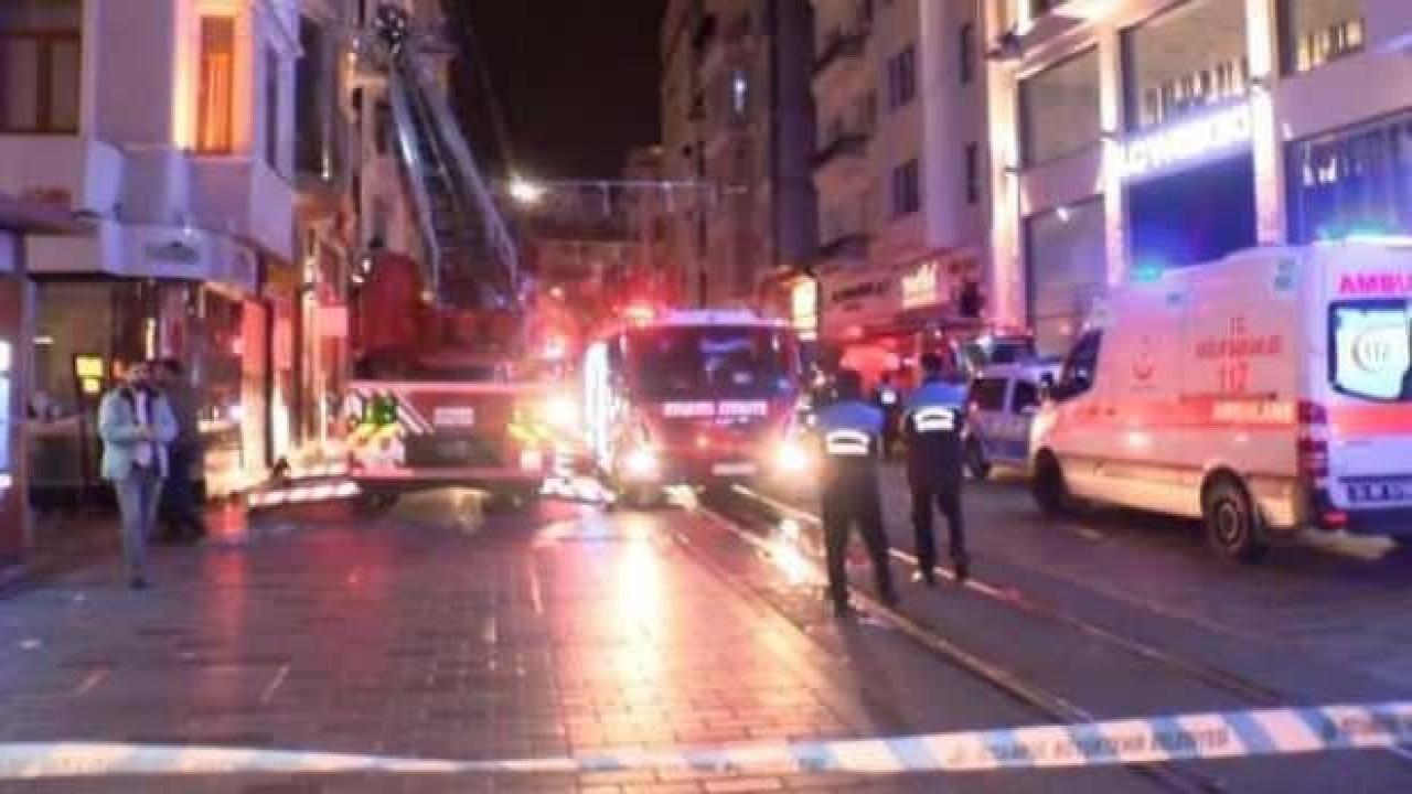 Taksim'de korkutan yangın!