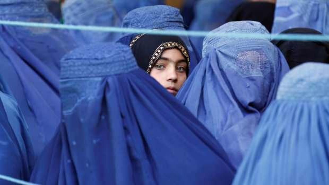 Taliban'dan 10 yaşından büyük kızlara okul yasağı