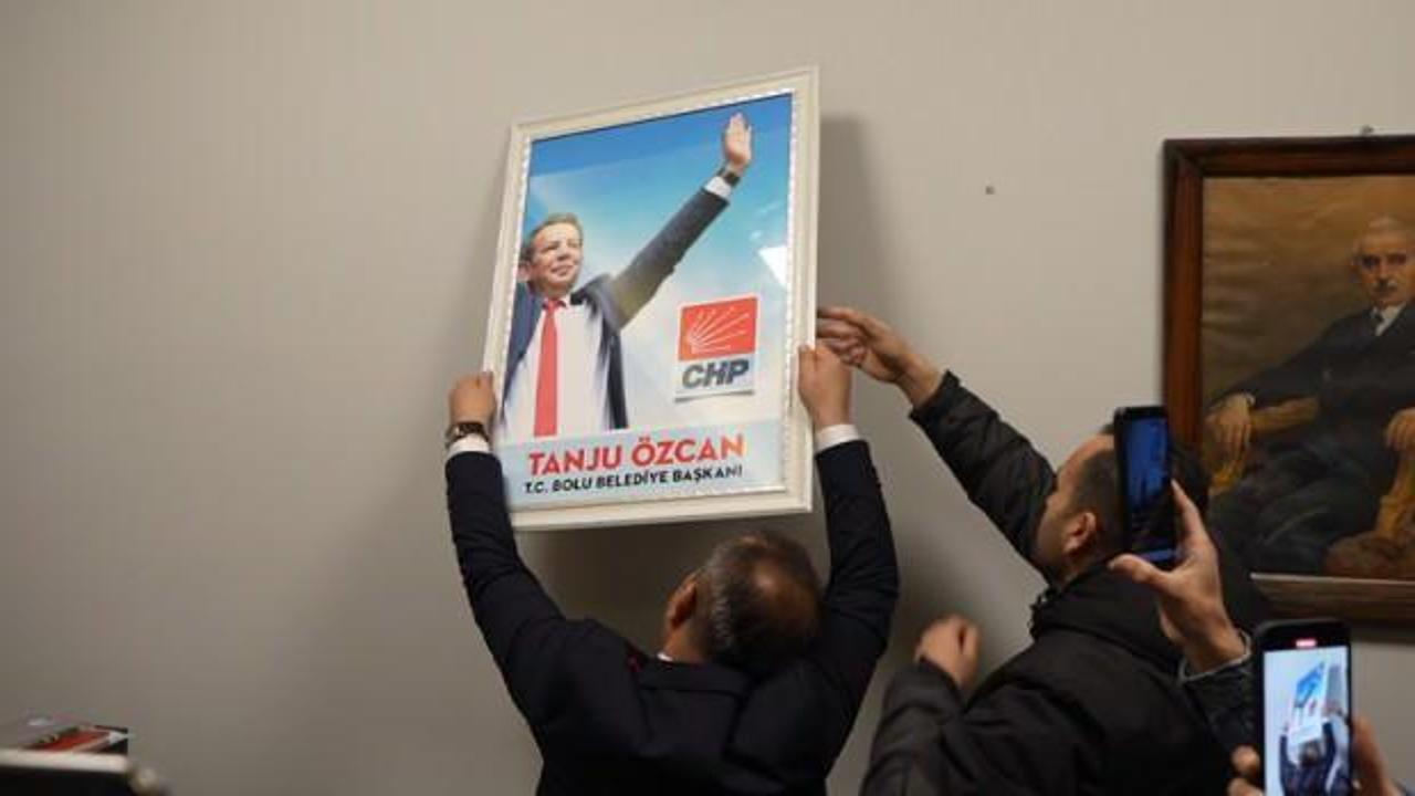Tanju Özcan'ın çöpe atılan fotoğrafı tekrar asıldı