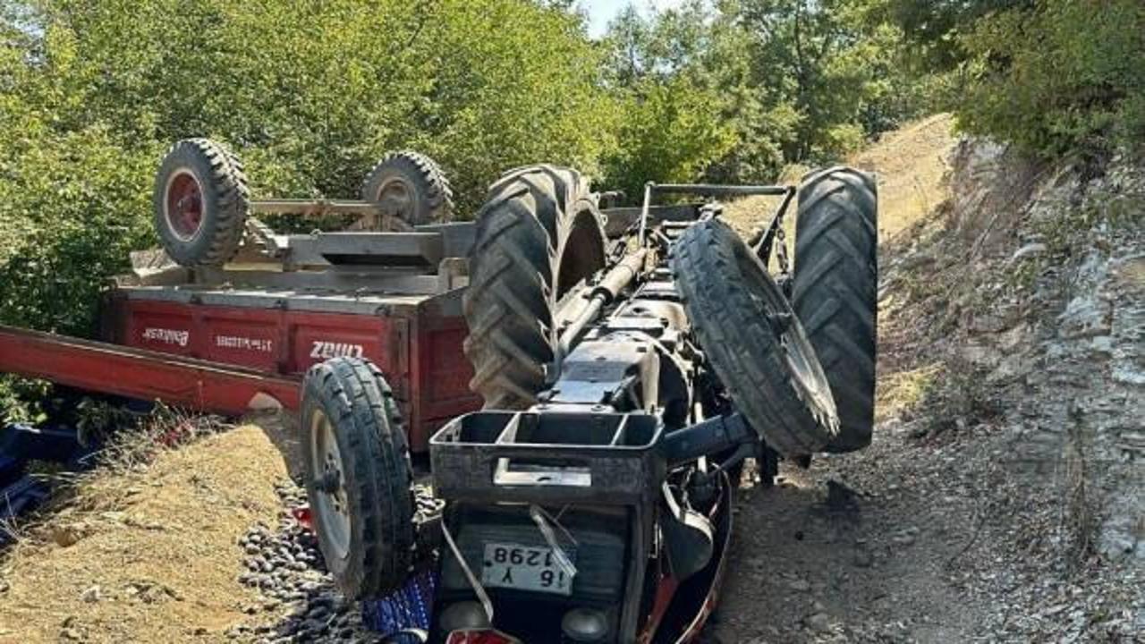 Tarla dönüşü traktör devrildi: 1'i ağır 6 yaralı