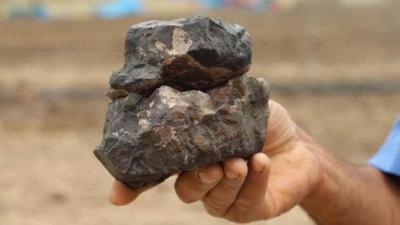 Tarlasında buldu! 'Meteor taşı' dedi! İnceleme yapılmasını istedi
