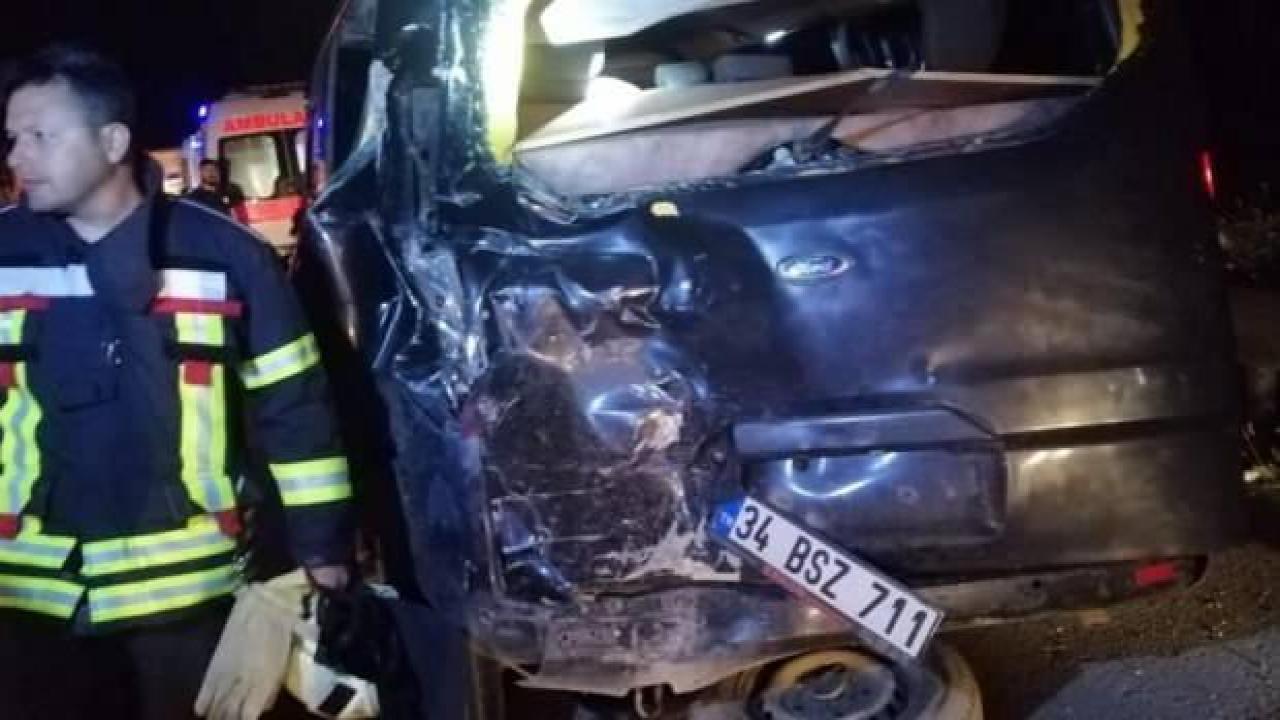 Tarsus'ta yolcu otobüsü minibüse çarptı: 8 yaralı