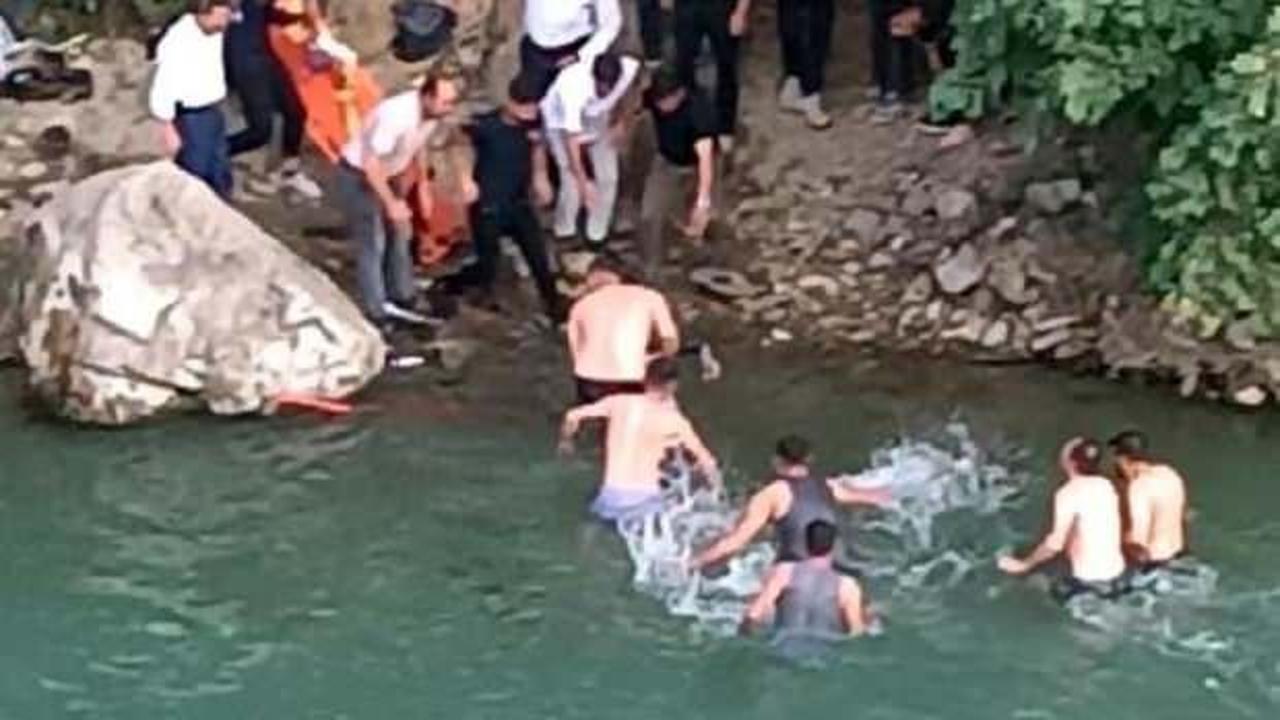 Taşlara dolanan balık ağını kurtarmak isterken çaya düşüp boğuldu