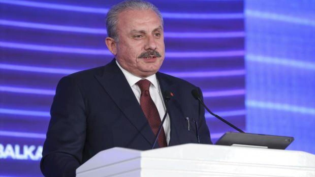 TBMM Başkanı Şentop Esenler'de karne şenliğine katıldı