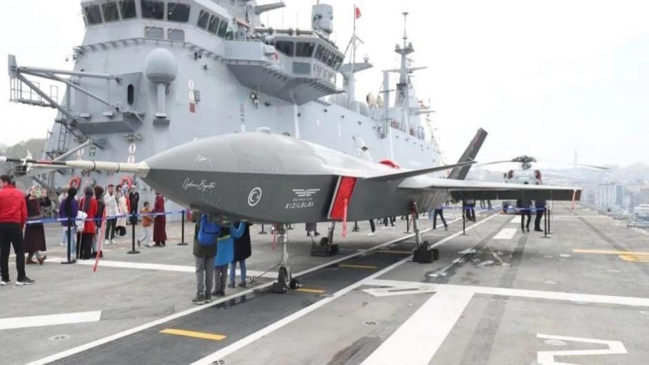 TCG Anadolu gemisine ziyaretçi akını sürüyor