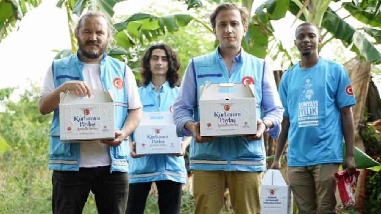 TDV, Diriliş Ertuğrul dizisinin oyuncularıyla Tanzanya’da gönülleri fethetti