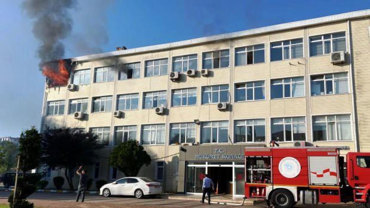 Tekirdağ'da, Çerkezköy Hükümet Konağı'nda yangın çıktı