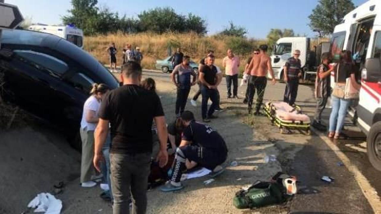 Tekirdağ'da otomobil ile hafif ticari araç çarpıştı: 7 yaralı