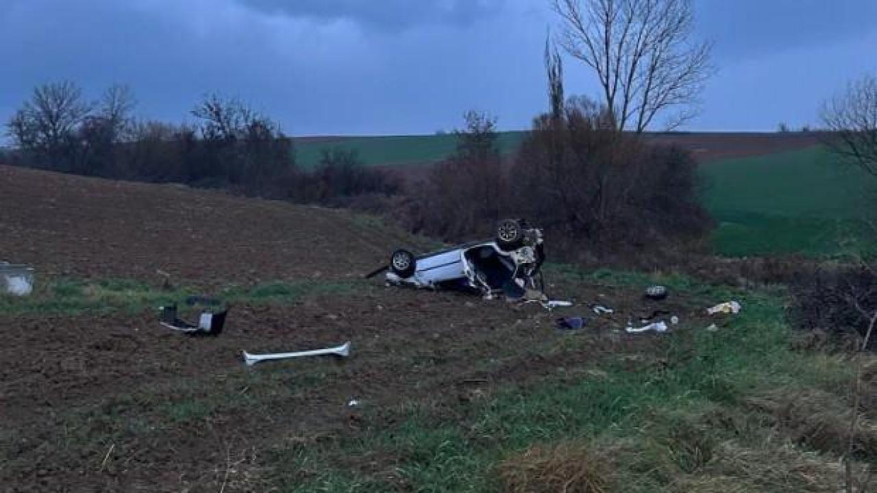 Tekirdağ'da otomobil tarlaya uçtu: 2 yaralı