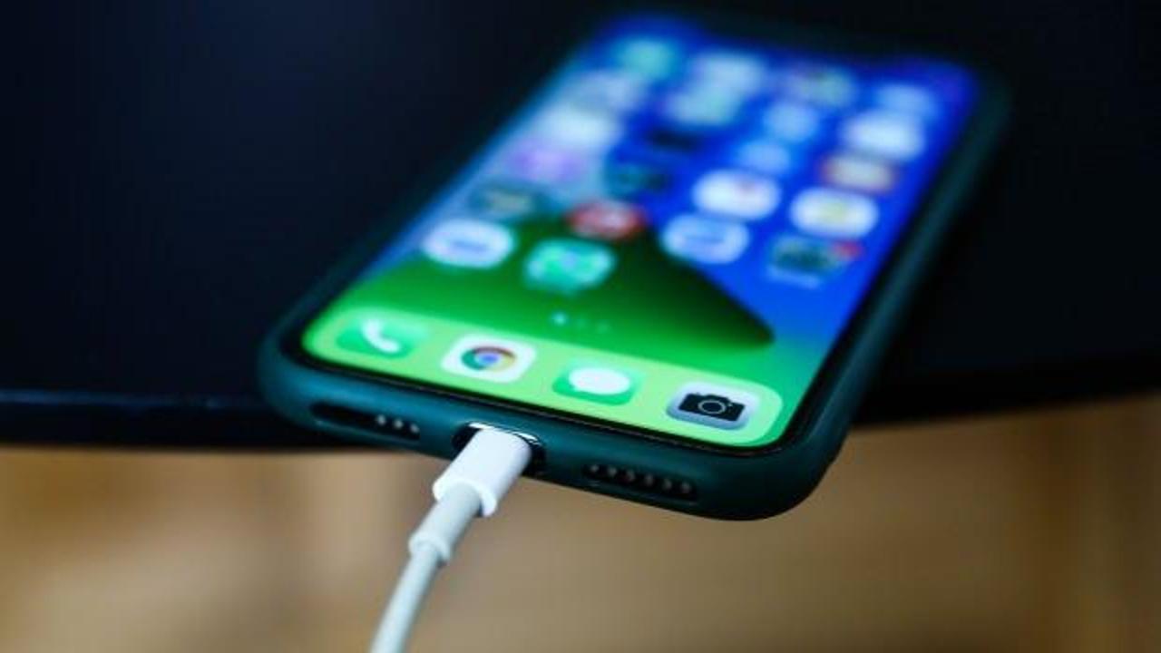 Telefonu şarjdayken uyudu bacağı yandı: 