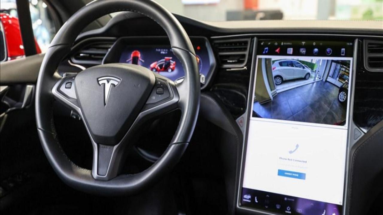 Tesla 363 bine yakın aracını geri çağırdı