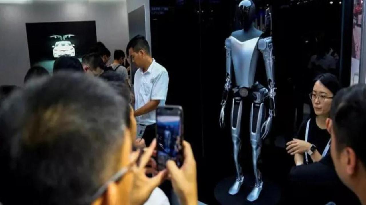 Tesla ilan açtı: Saati 48 dolara çalışan arıyor