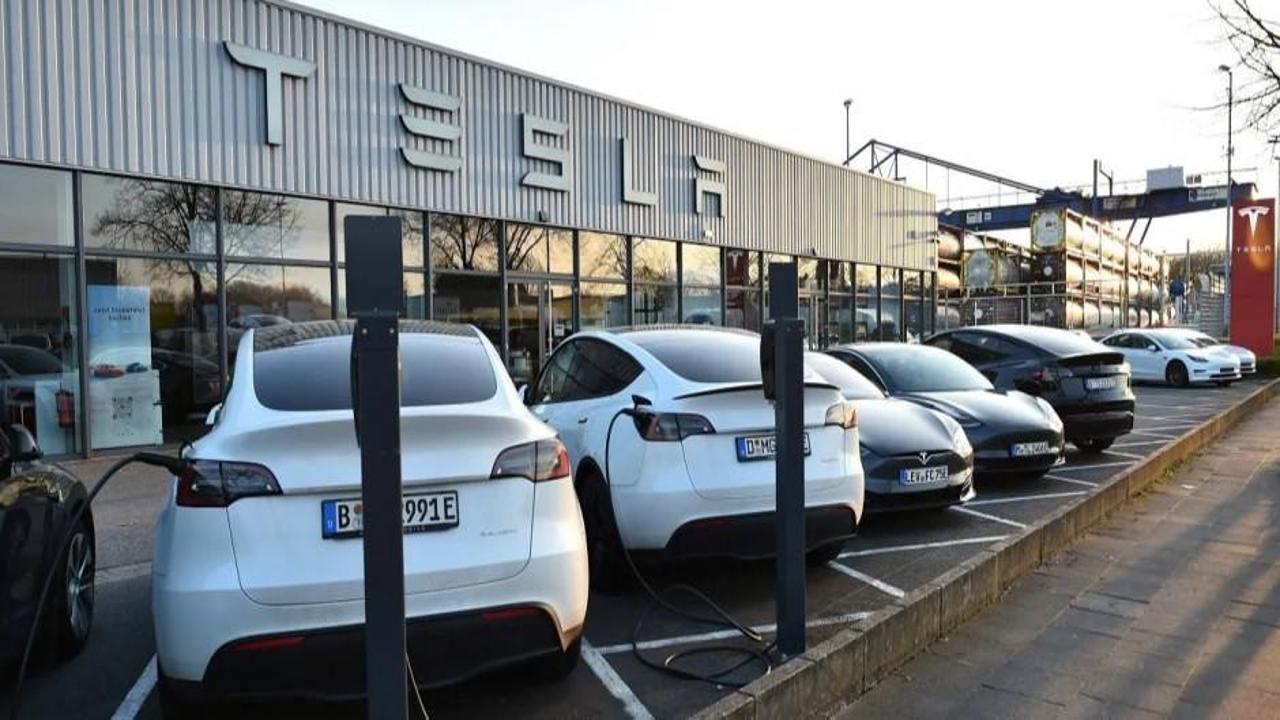 Tesla'dan çalışanlarına zam teklifi