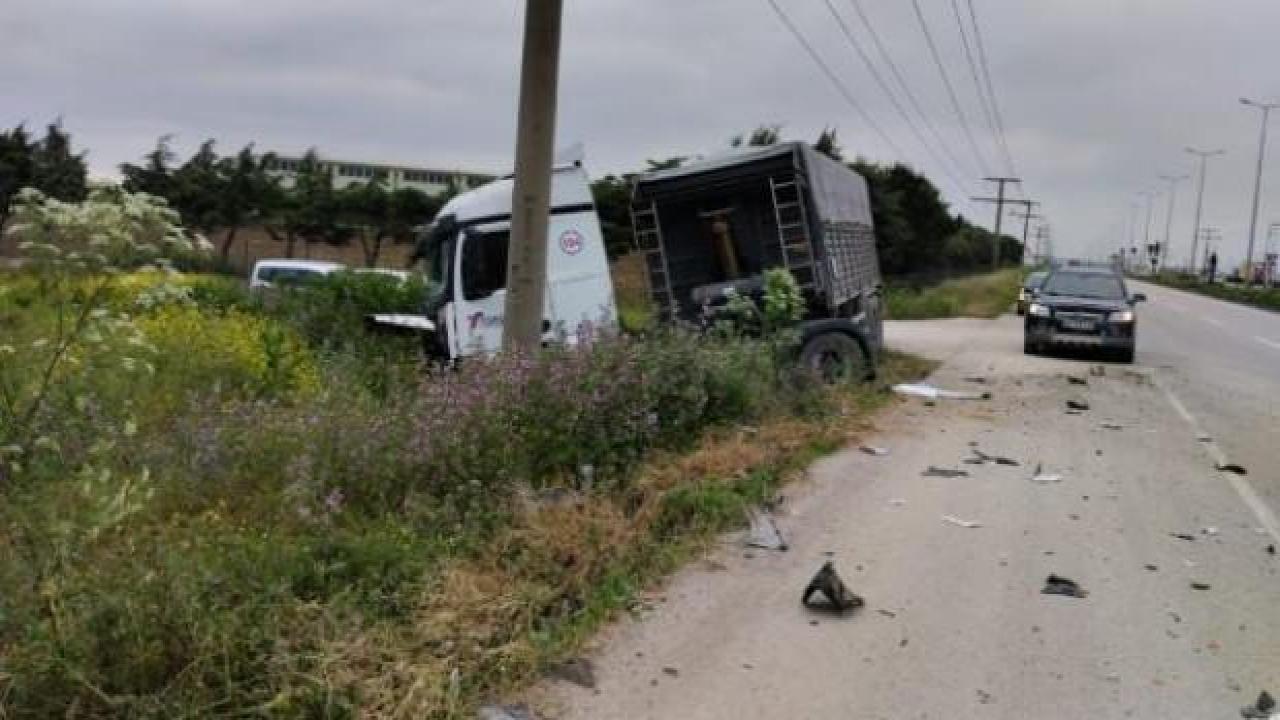 TIR ile kamyonet çarpıştı: 1 ölü, 3 yaralı