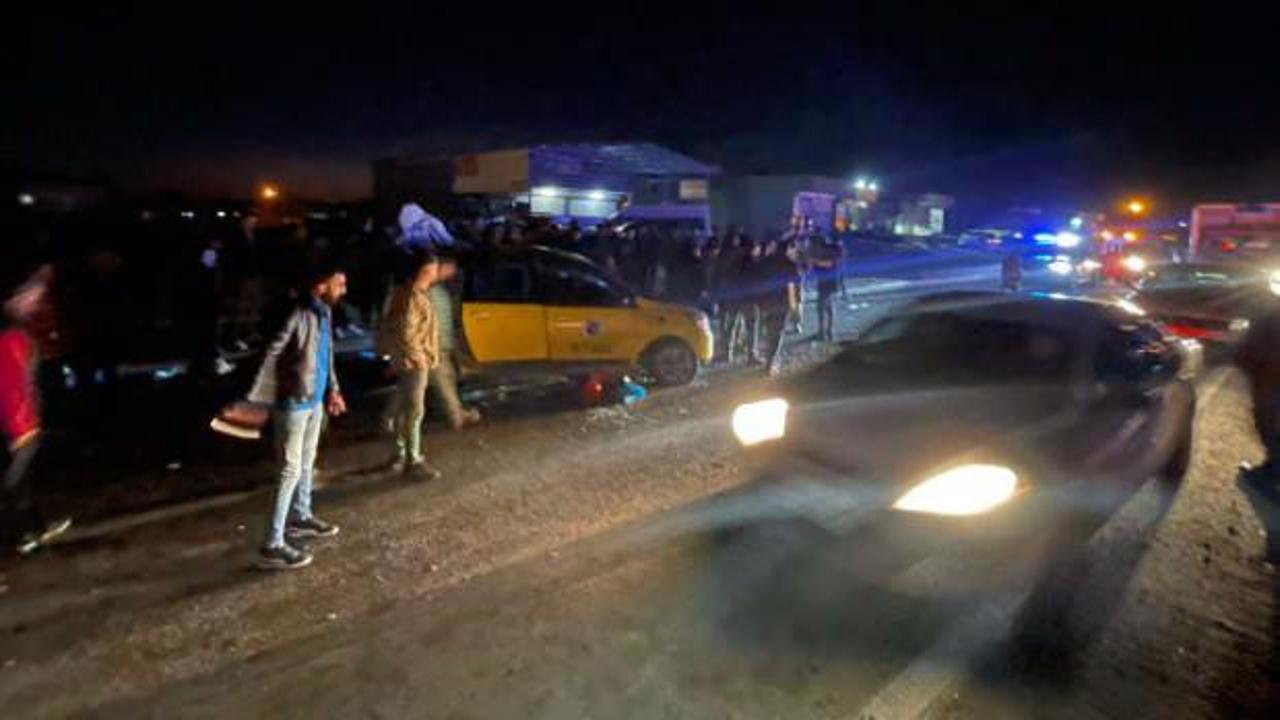 Tır ile taksi çarpıştı: 2 ölü, 5 yaralı